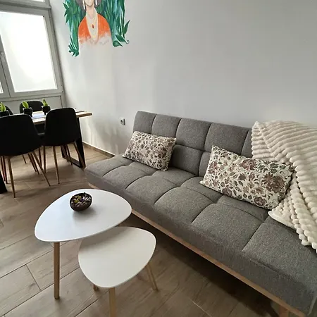 La Hitana Apartment *