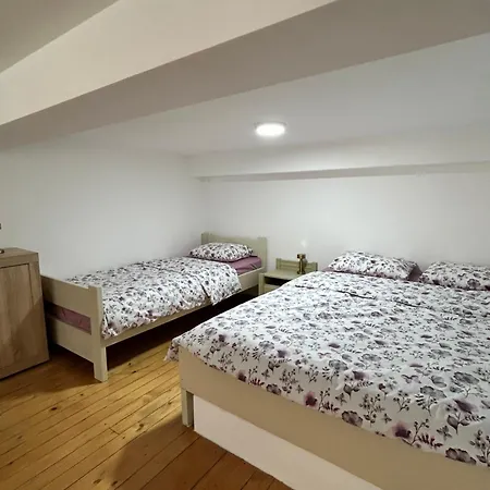 La Hitana Apartment *